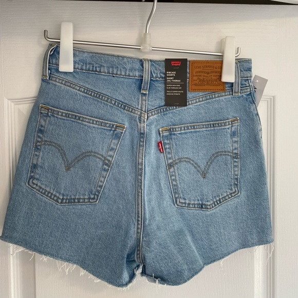 Levi’s Ribcage Short - Picture 2 of 3